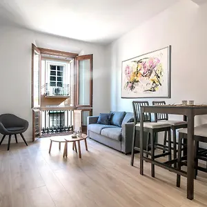 https://fully-renovated-apartment-in-soho-center.1costadelsol.com
